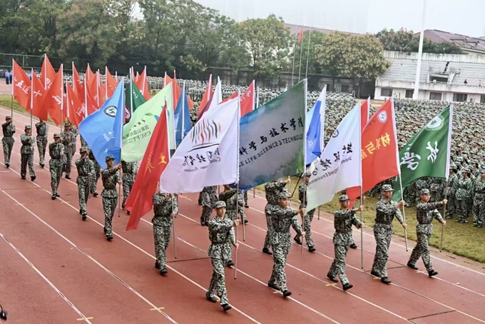 网曝黑料明星吃瓜视频在2025级新生军训工作中喜获佳绩